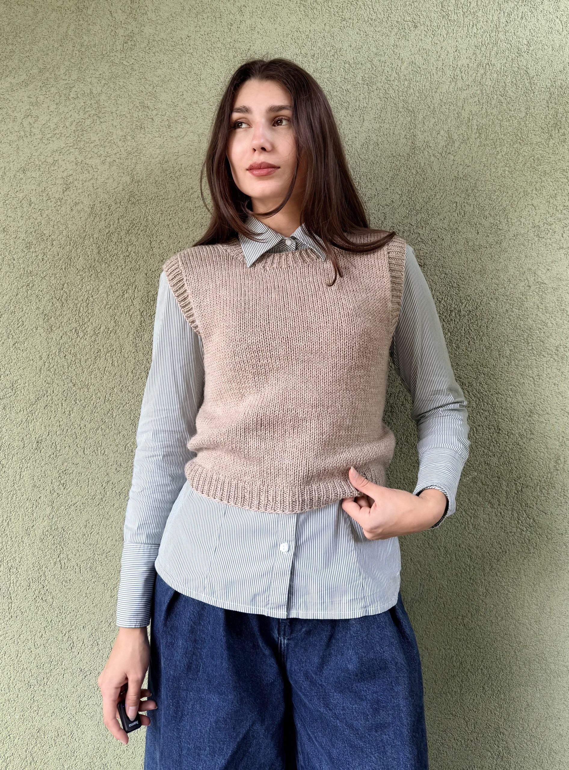 Ręcznie dziergana kamizelka o krótszym kroju S